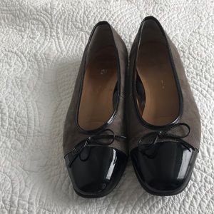 Ara women’s driving shoe, grey suede/black patent